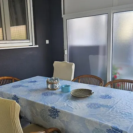 P Stil - Two Bedroom - First Floor Appartement *