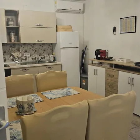 P Stil - Two Bedroom - First Floor *
